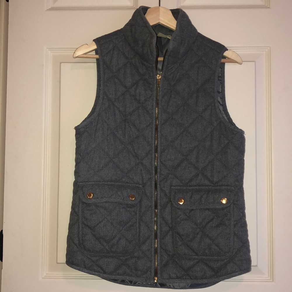 Small light gray Artisan NY Quilted Vest